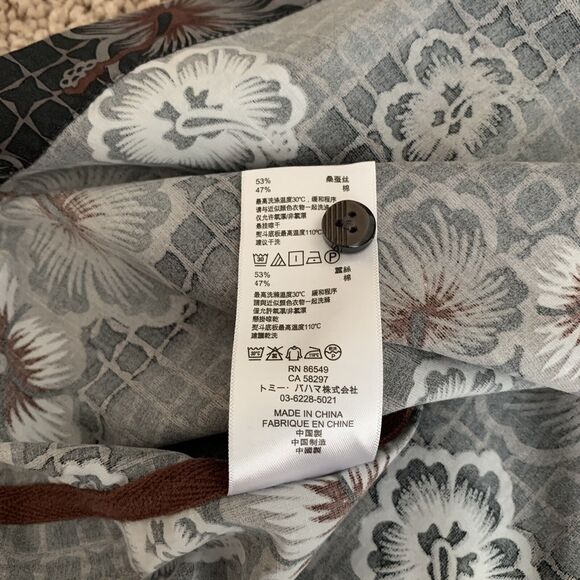 TOMMY BAHAMA Island Modern Fit Black Floral Hibiscus Shirt Men’s Size XL X - Picture 9 of 12